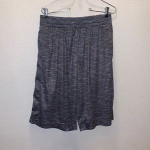 Xersion quick dry gray men’s small athletic shorts with pockets